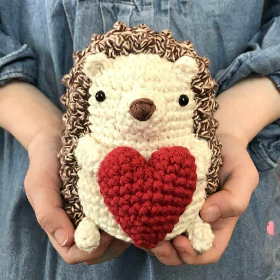 Crochet hedgehog holding heart