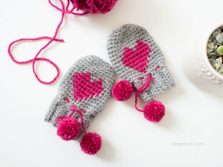 Crochet baby mittens with hearts
