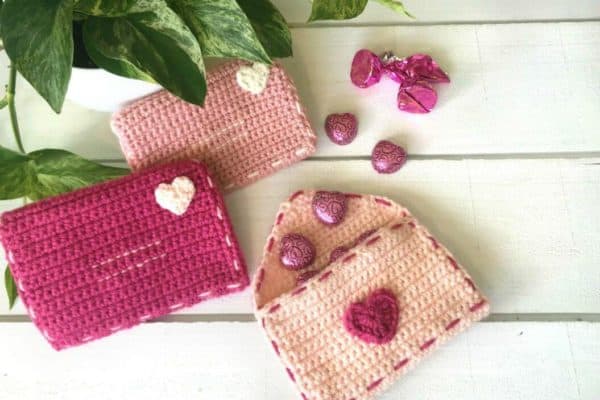 crochet valentine envelopes