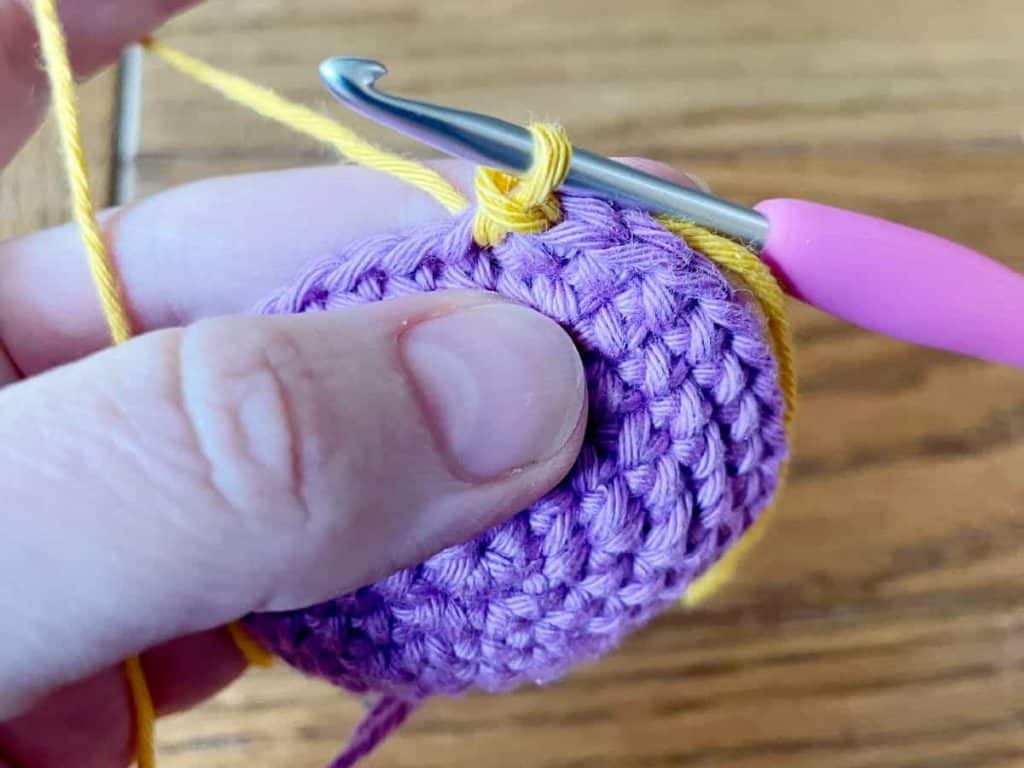 Slip stitch method for color changing in crochet